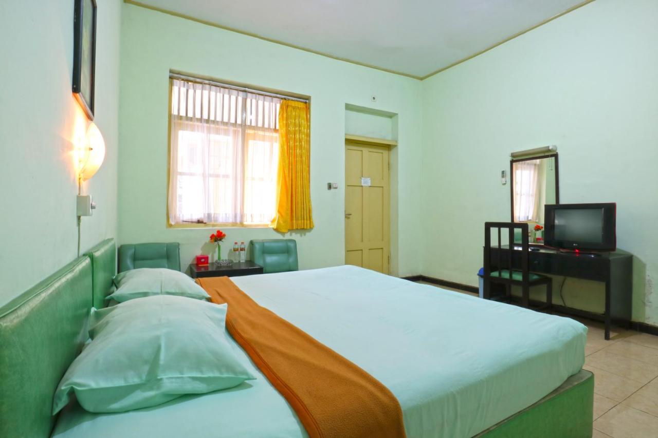 Hotel Camelia Malang Exterior photo