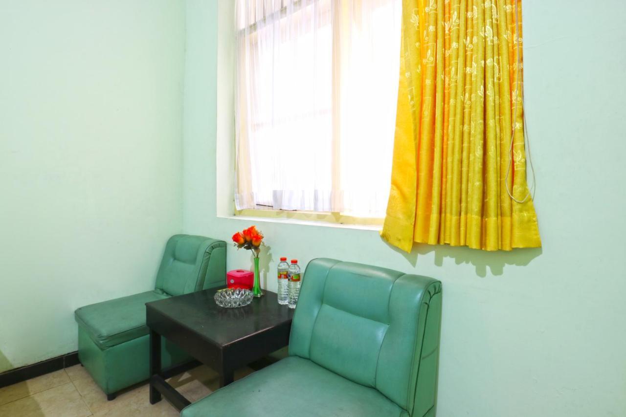 Hotel Camelia Malang Exterior photo