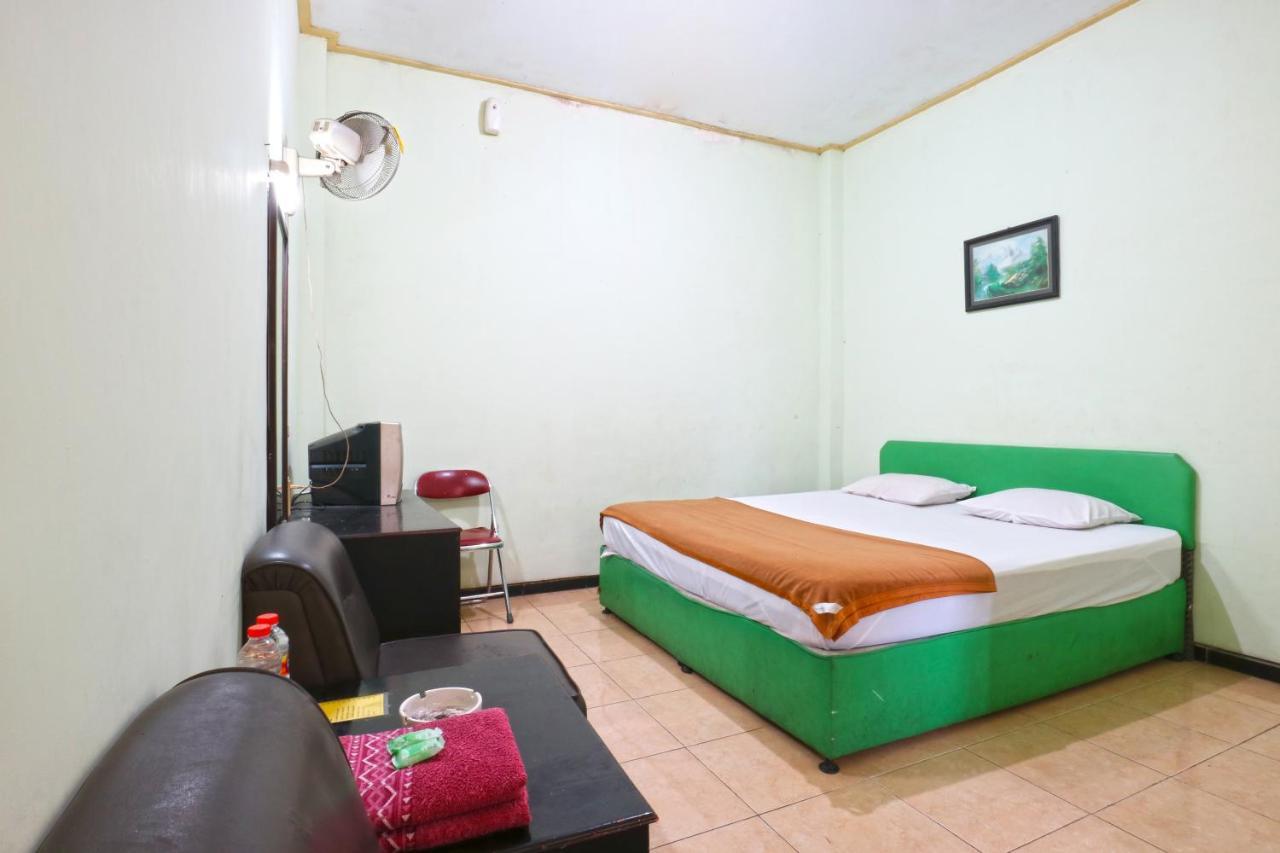 Hotel Camelia Malang Exterior photo