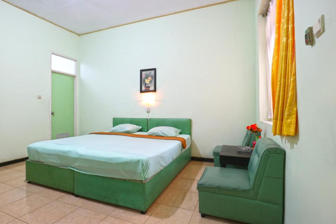 Hotel Camelia Malang Exterior photo