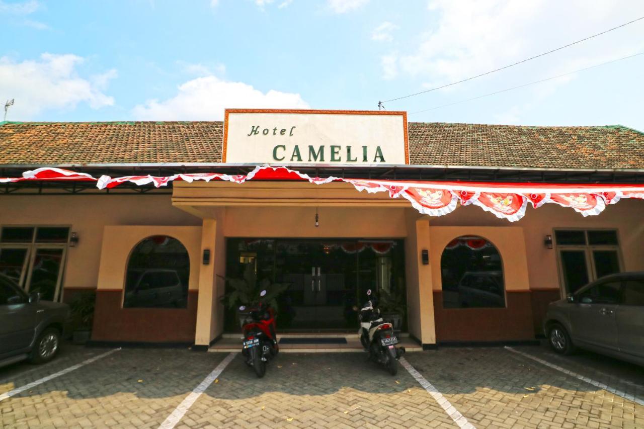 Hotel Camelia Malang Exterior photo