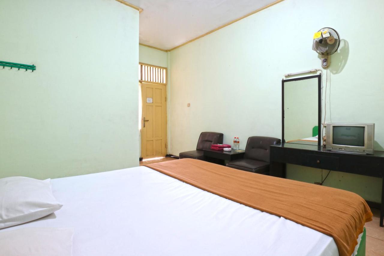 Hotel Camelia Malang Exterior photo