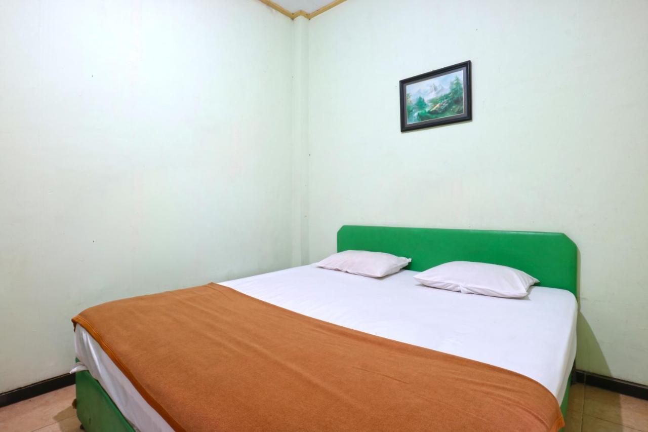 Hotel Camelia Malang Exterior photo